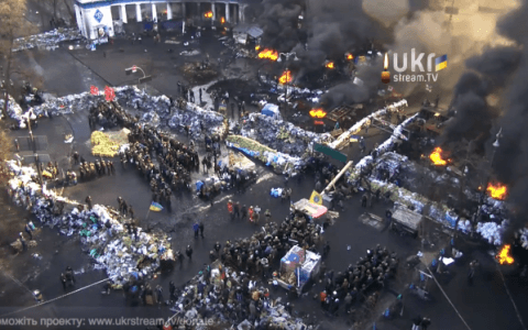 На Грушевського підпалили шини