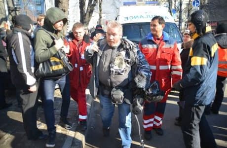 На грудях фотографа розірвалася граната, іншому охорона ПР зламала ніс