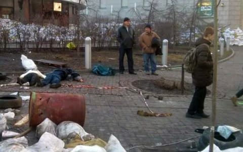 На Інститутській лежать дві мертві людини