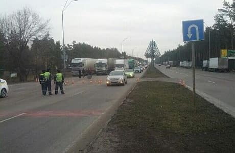 Під’їзди до Києва блокують, машини перевіряють, люди їдуть лісами
