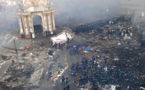 Євромайдан пережив ніч протистояння з силовиками