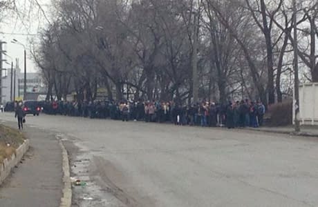 Майдан розпочав новий день з підкріпленням. У центр Києва везуть «тітушок»