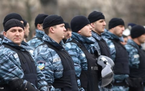 В Ужгороді міліція та «Беркут» перейшли на бік народу