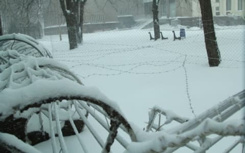 Дніпропетровську ОДА знову обнесли колючим дротом