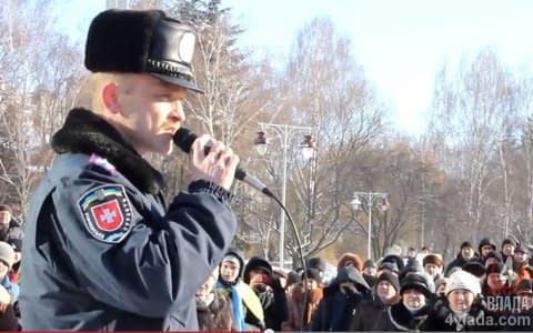 У Луцьку міліція і ВВ об’єднались з протестувальниками