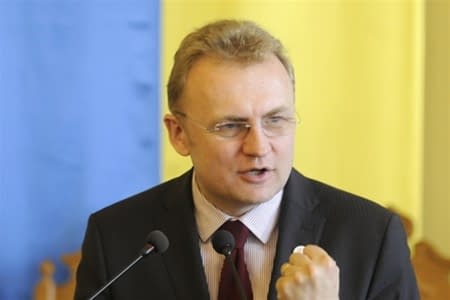 Мер Львова: За ніч вдалось попередити спроби нападів на консульство й РДА