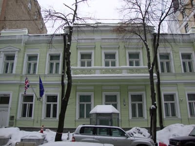 Велика Британія тимчасово закрила своє посольство в Києві