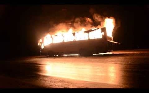 На Черкащині люди потрощили автобуси «тітушкам» за вбитого активіста