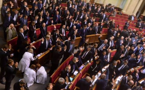 Фракція Партії регіонів втратила за день 28 депутатів