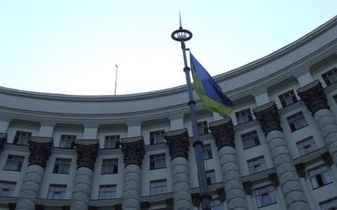 Кабмін обіцяє виконати рішення Ради щодо передачі влади