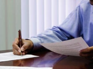 Люди у регіонах змушують чиновників звільнятися