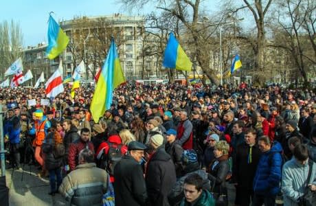 У регіонах продовжують збиратись мітинги