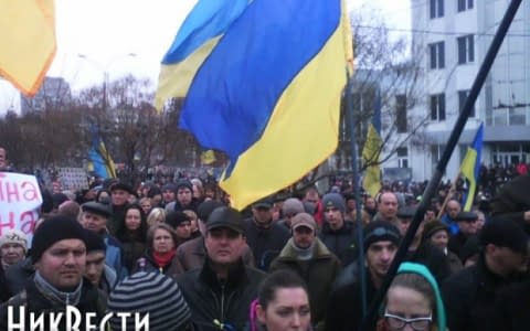 Десятки тисяч жителів Миколаєва протестують проти вторгнення російських військ в Україну