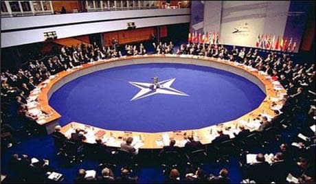 НАТО засуджує Росію за посилення військових дій в Україні