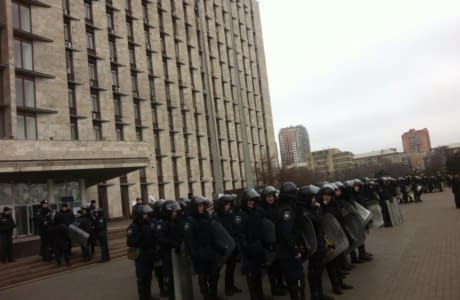 Міліція очистила будівлю Донецької ОДА через «мінування»
