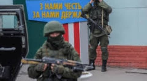 Російські військові зняли блокаду українських частин, але потім повернулися