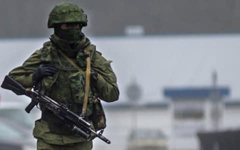 У Сімферополі озброєна «самооборона» захопила військкомат і обстріляла людей