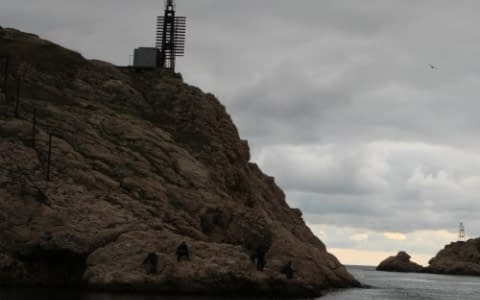 «Кримська самооборона» нищать техніку і пости прикордонників