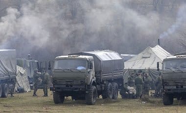 Росія відкрито стягує військову техніку до північних та східних кордонів з Україною