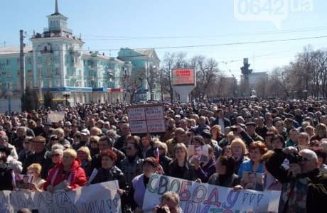 У Луганську пройшло два протилежних мітинги