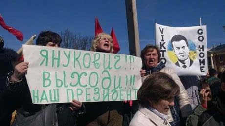 У Донецьку роздають сепаратистські листівки і кличуть Януковича