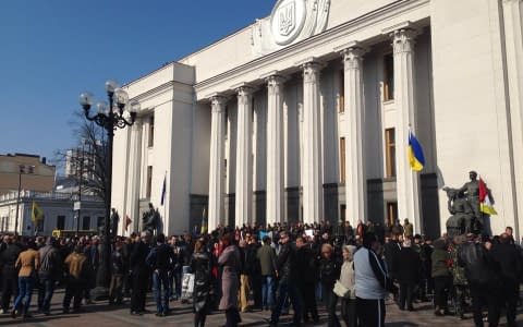 Самооборона Майдану охороняє вхід до Верховної Ради